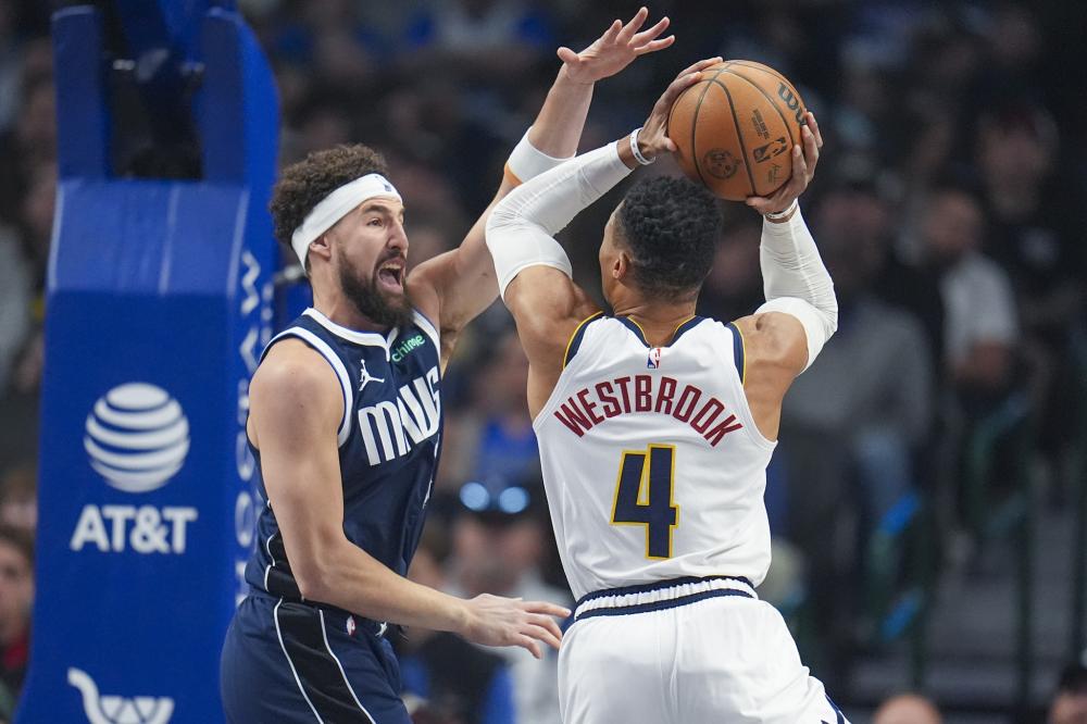 赛展现各自 赛展现各自